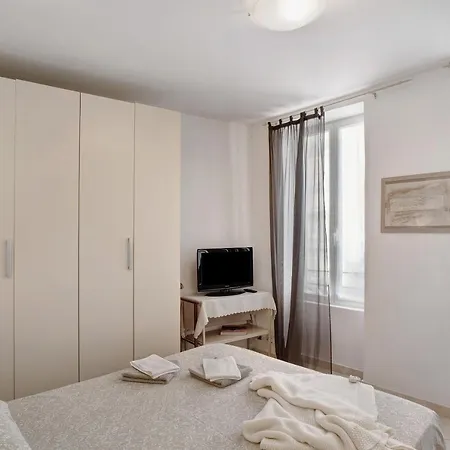 Casa Via Montà In Centro